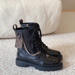 lv louis vuitton district chelsea boot